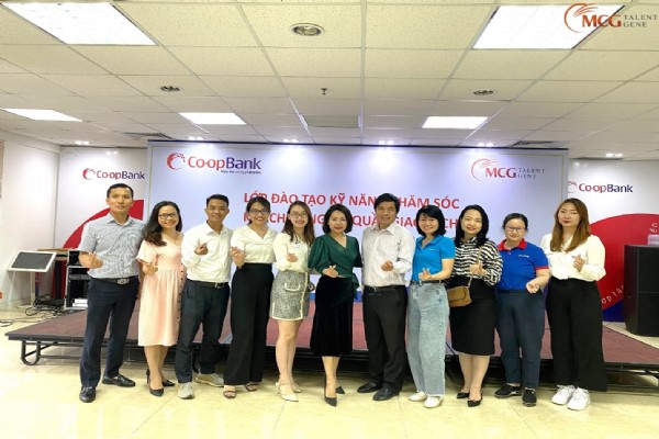 KHÓA HỌC “KỸ NĂNG CHĂM SÓC KHÁCH HÀNG TẠI QUẦY GIAO DỊCH” DÀNH CHO CÁN BỘ NGÂN HÀNG HỢP TÁC XÃ VIỆT NAM (COOP BANK)